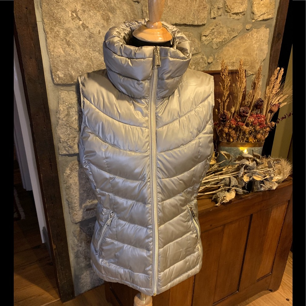 CALVIN KLEIN FITTED FUNNEL NECK VEST NWT